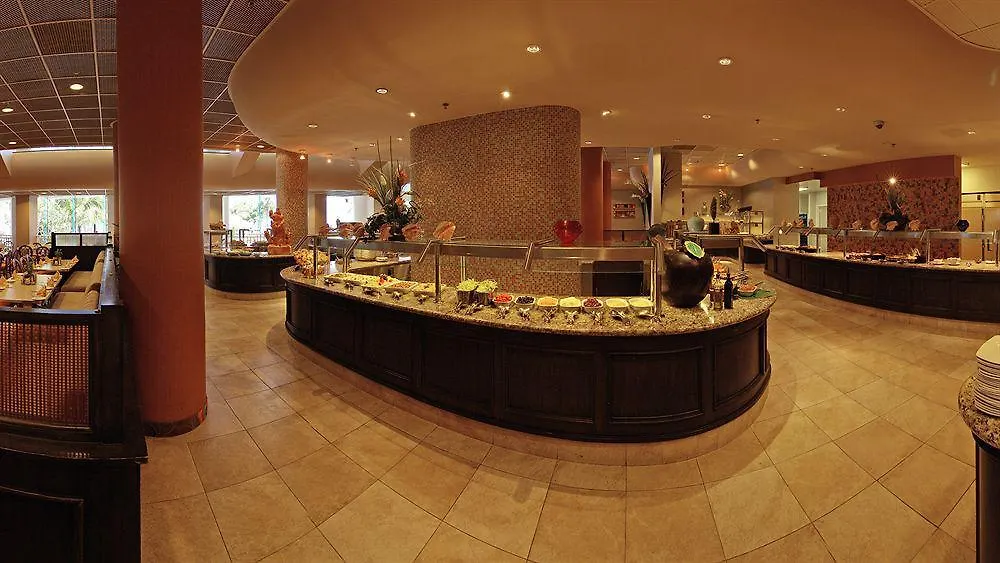 Wyndham Nassau Resort 3*,